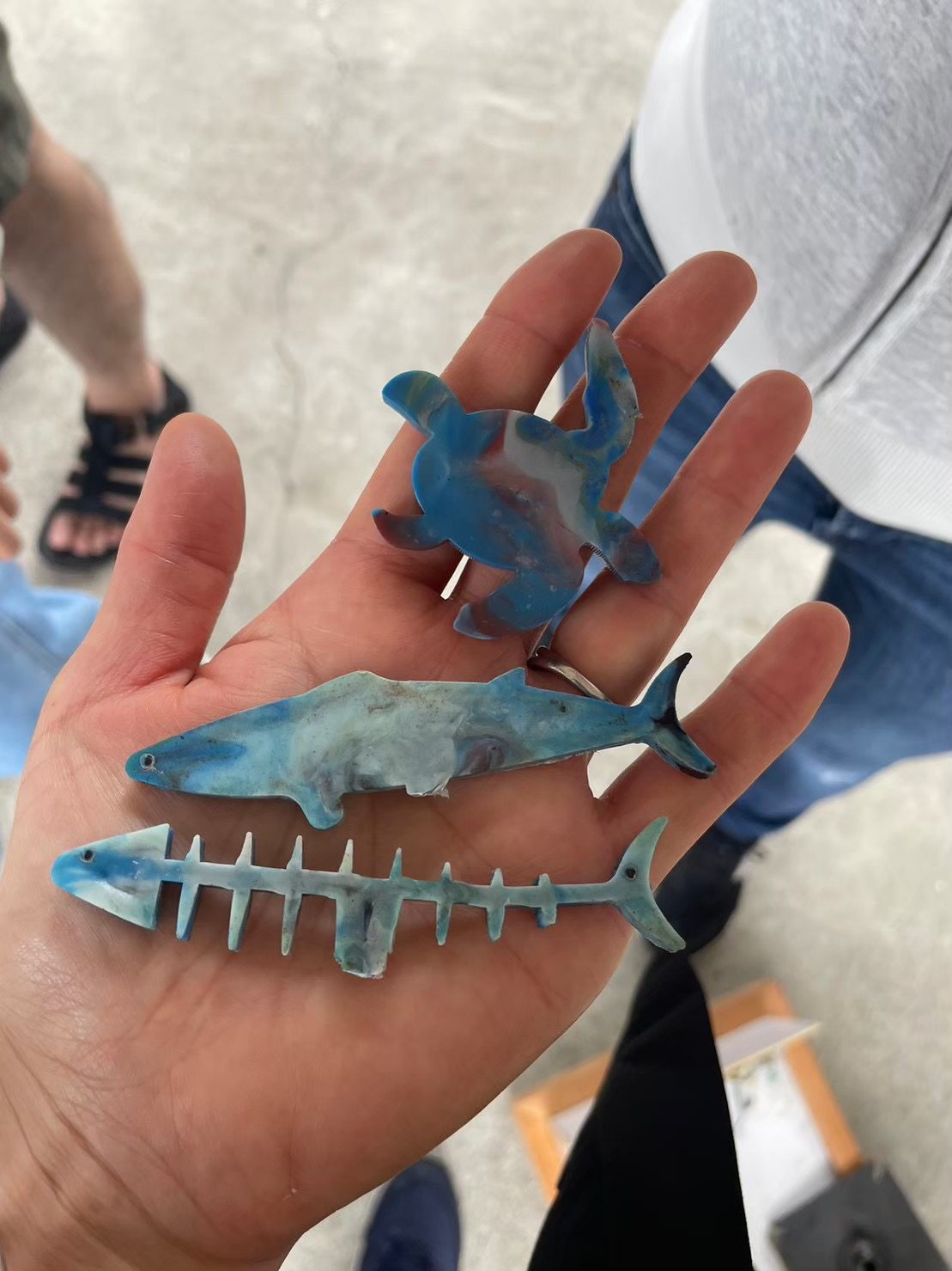 海洋プラスチックから作ったアクセサリー